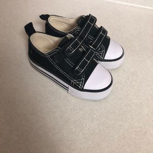 Black infant shoes size 5